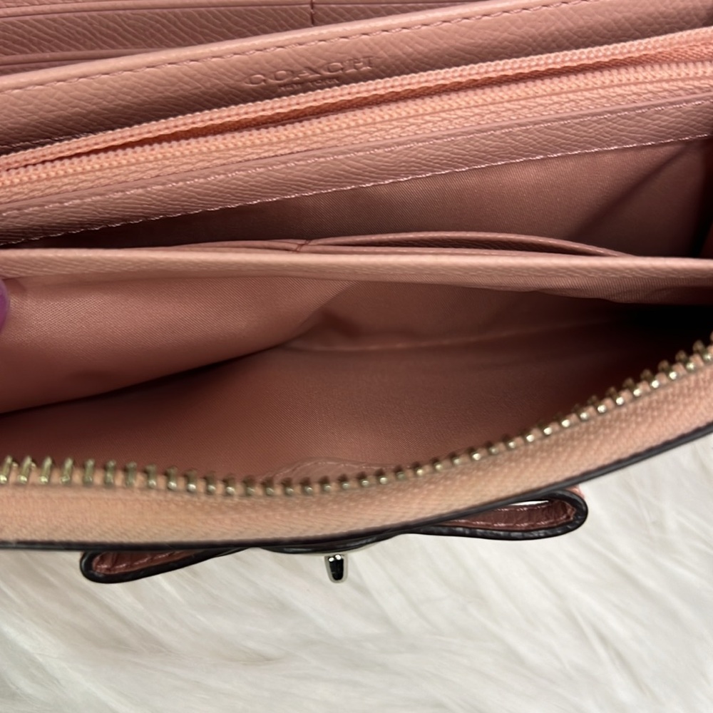 GUC- Coach patent leather longWallet - Picture 5 of 11